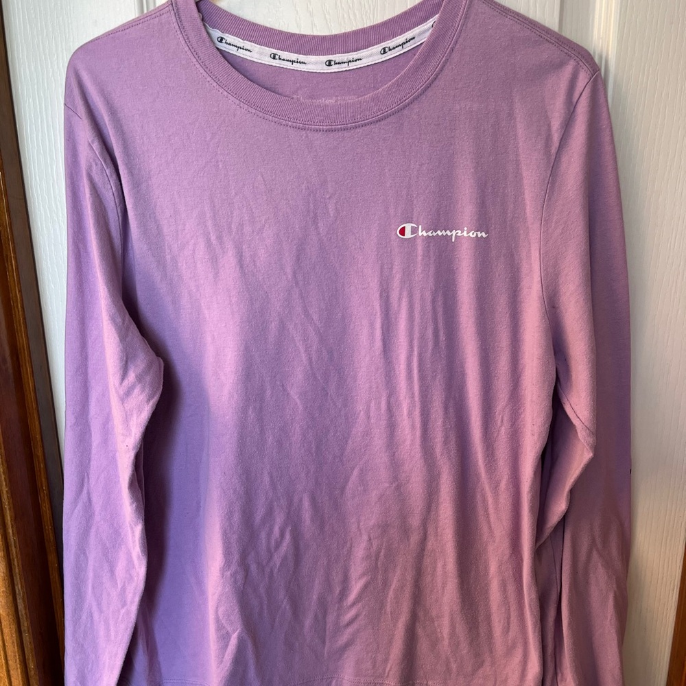 Women’s long sleeved lilac champion tee size large